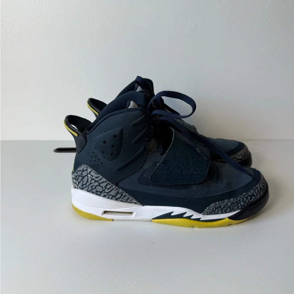 Nike Air Jordan Son of Mars Armory Navy Kids Navy Blue Sneakers‎ 7.5 y
